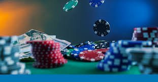 Antarmuka aplikasi halototo di perangkat Android menampilkan layar beranda dengan permainan slot